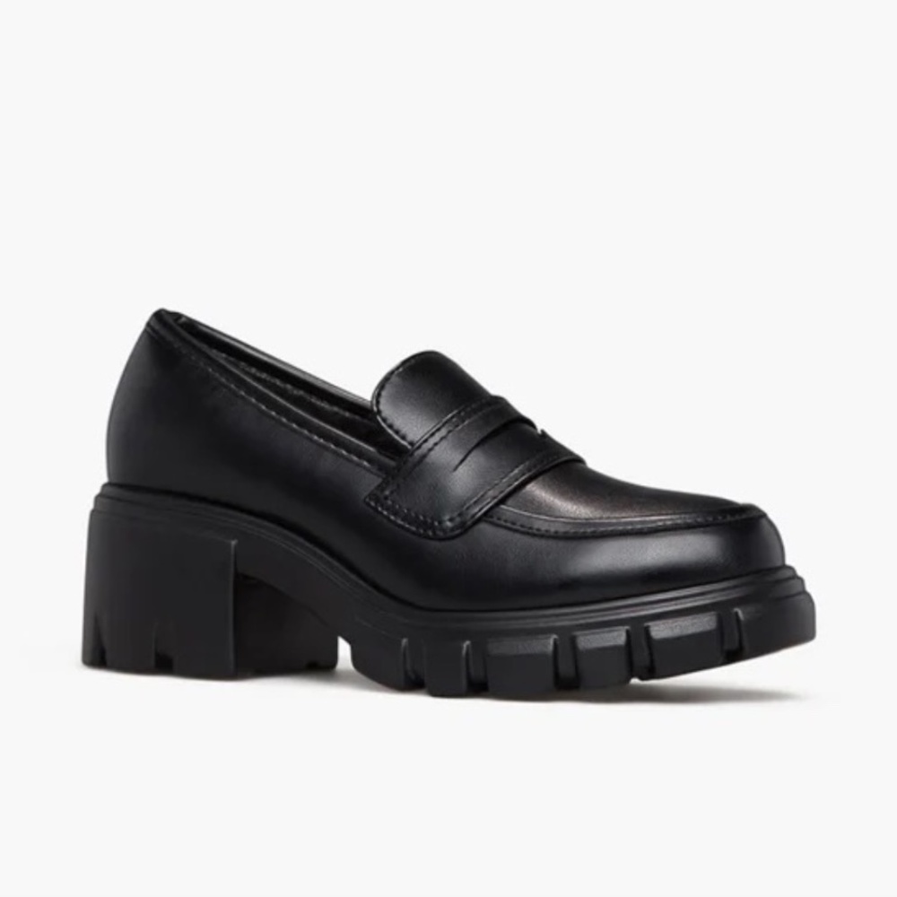 NWOT Muncel Lug Sole Loafers - Size 8.5